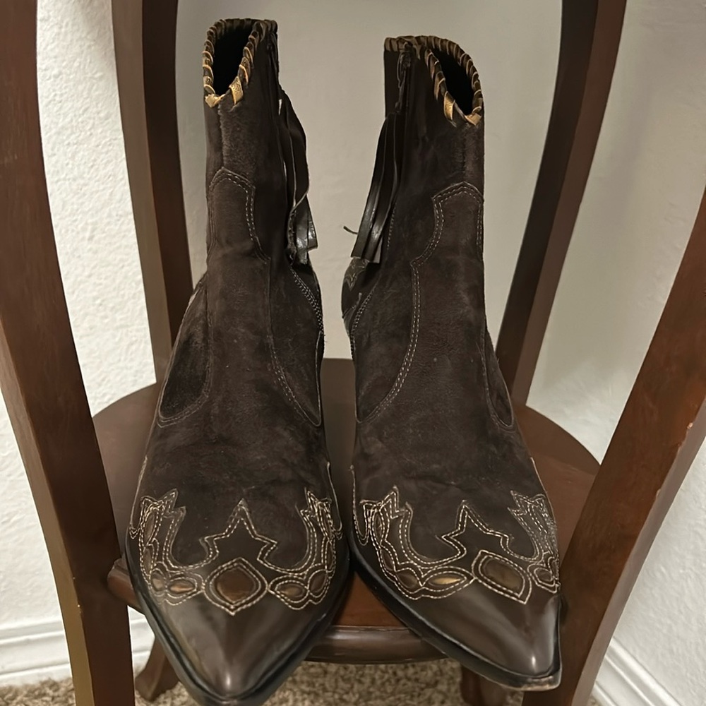 Antonio Melani 8 1/2 brown and gold cowgirl sued and leather booties